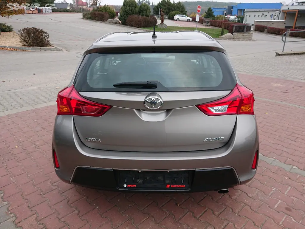 Toyota Auris 2.0 D-4D Active 12/2013 - fotka 4