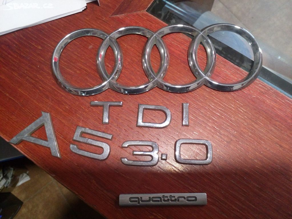 Znaky loga nápisy nalepova Audi A5 quattro 3.0 tdi