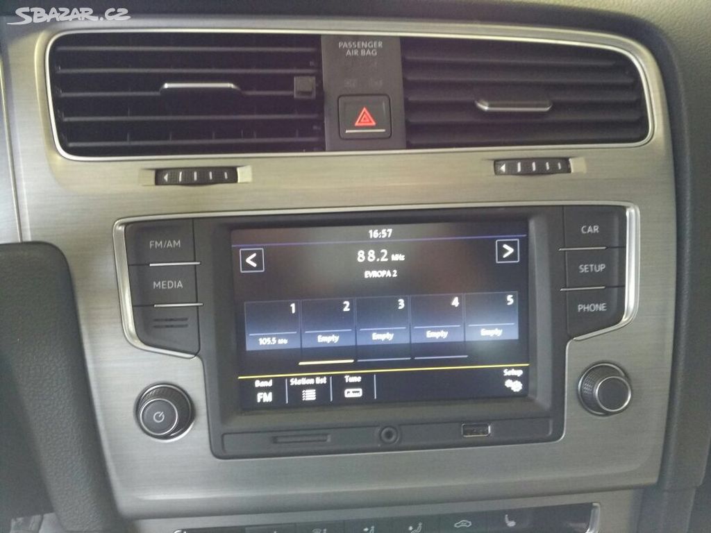 Autorádio rádio VW Golf 7 / Passat B8 s bluetooth Mělník
