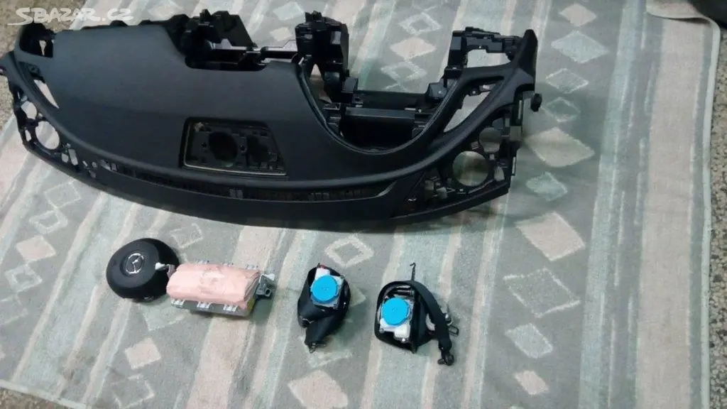 Mazda [telefon skryt] airbagy - fotka 2