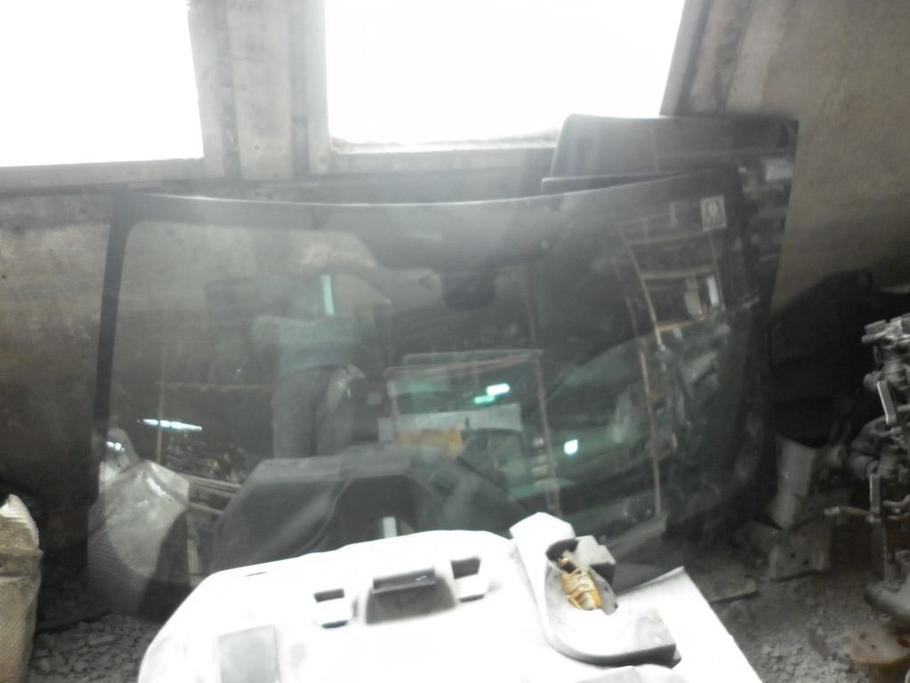 Land Rover Freelander 2.2 TD4 čelní sklo