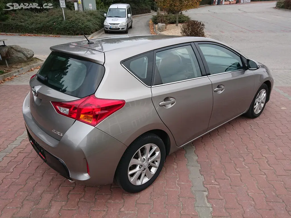 Toyota Auris 2.0 D-4D Active 12/2013 - fotka 3