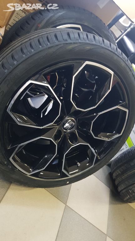 Alu kola 5x112 R18 pneu 225/45/18 na Seat Škoda VW