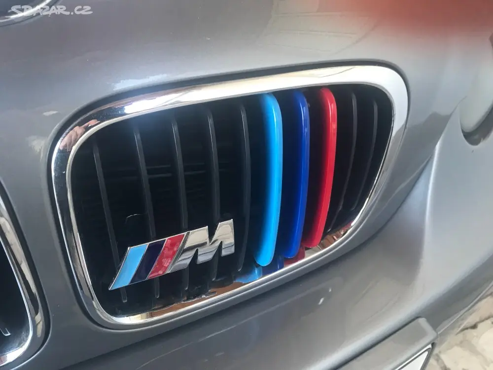 Náhled: BMW e46, e90, e91, e92, e60 trikolora do masky