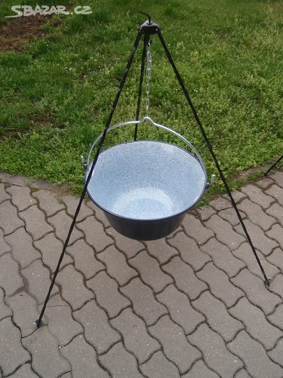 Kotlik Na Gulas S Trojnozkou