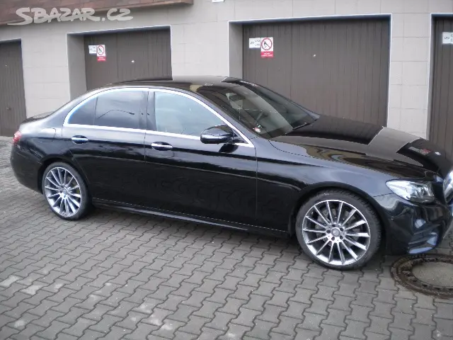 Mercedes-Benz E 220 D AMG,1.maj.,ČR,NEHAVAROVANÉ!! - fotka 6