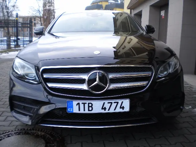 Mercedes-Benz E 220 D AMG,1.maj.,ČR,NEHAVAROVANÉ!! - fotka 4