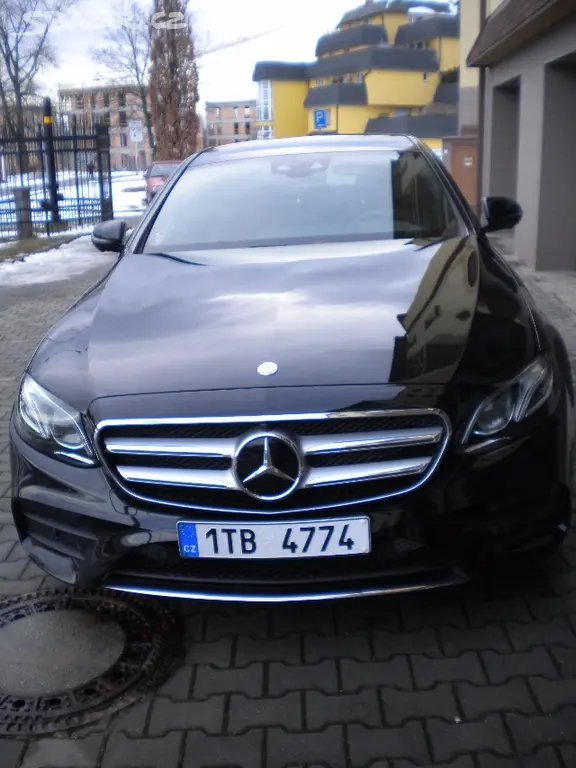 Mercedes-Benz E 220 D AMG,1.maj.,ČR,NEHAVAROVANÉ!! - fotka 3