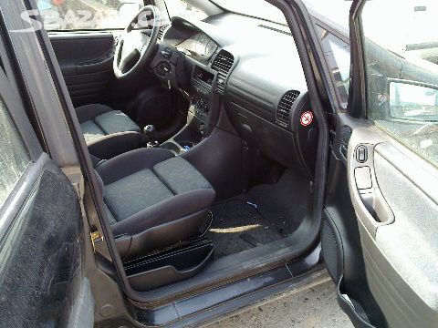 Opel Zafira A, interiér, sedačky, palubka