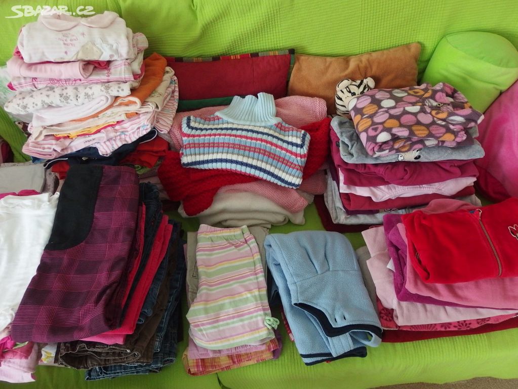 spousta oblečení a bot většina dívčí 6-8 let