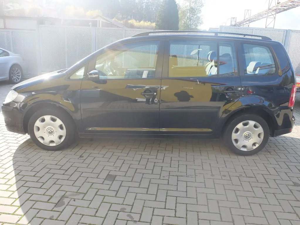 VW Touran 1,4 TSI, CNG, 110 kW, 7 míst - fotka 4