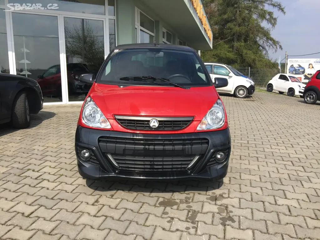 Prodám Aixam GTO 0,4 ABS, Carbon, park. senzory. - fotka 2