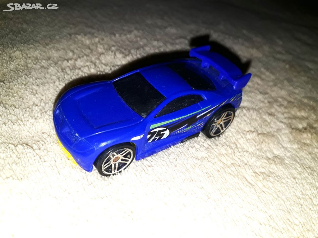 kovové autíčko hot wheels v měřítku 1:64 cm