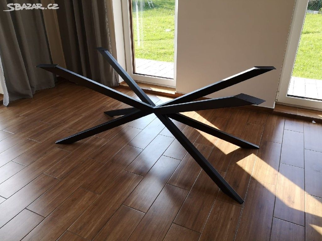 Moderni podnož k stolů "Pavouk"