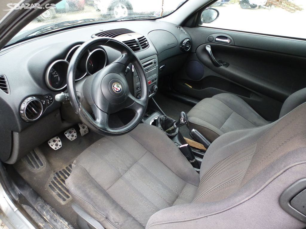 Alfa Romeo 147, 3 dveřová 1.6i 77kw benzín