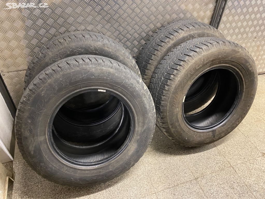 Celoroční pneu Goodyear 275/65 R17