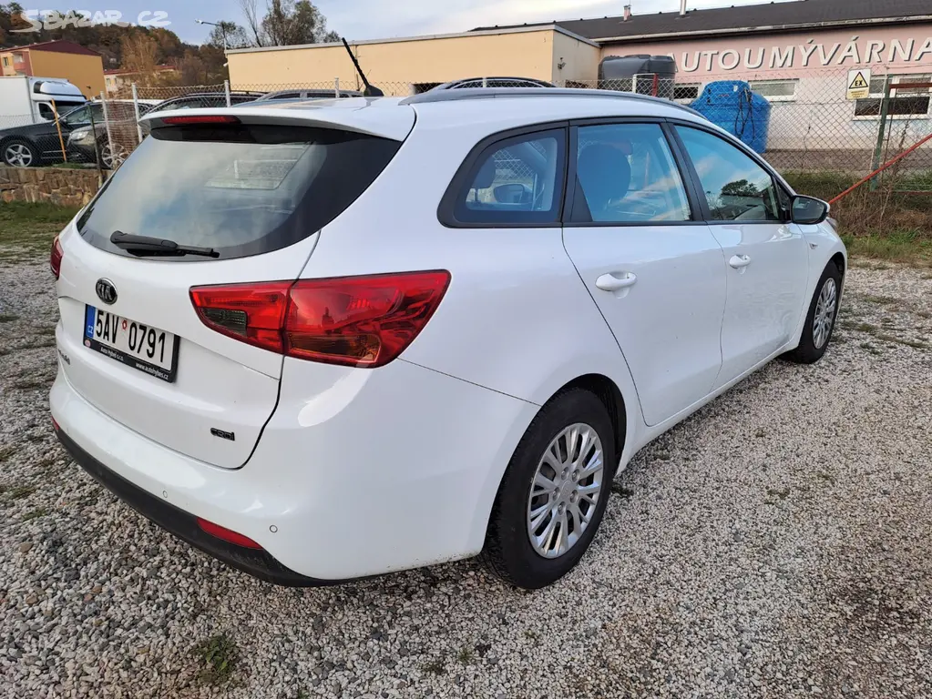 Kia Ceed 1,6 CRDI, 100 kW, SW - fotka 3