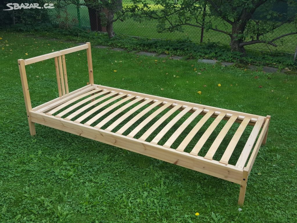 Postel z masívu IKEA 200 x 90cm v dobrém stavu