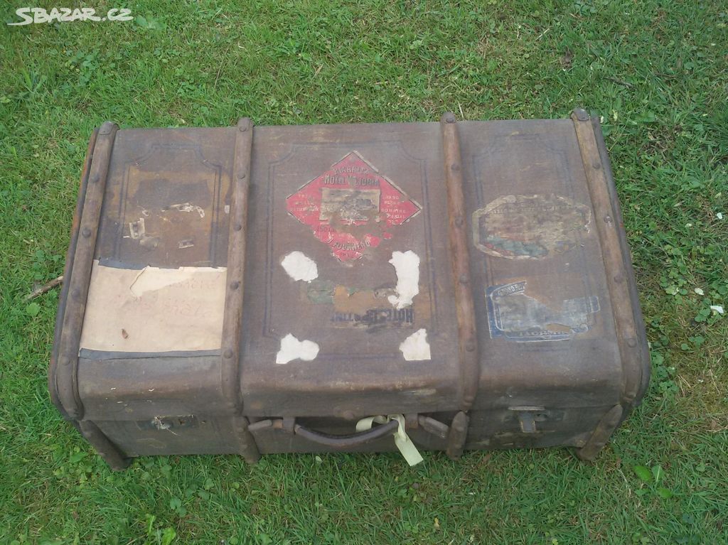 Starožitný lodní kufr