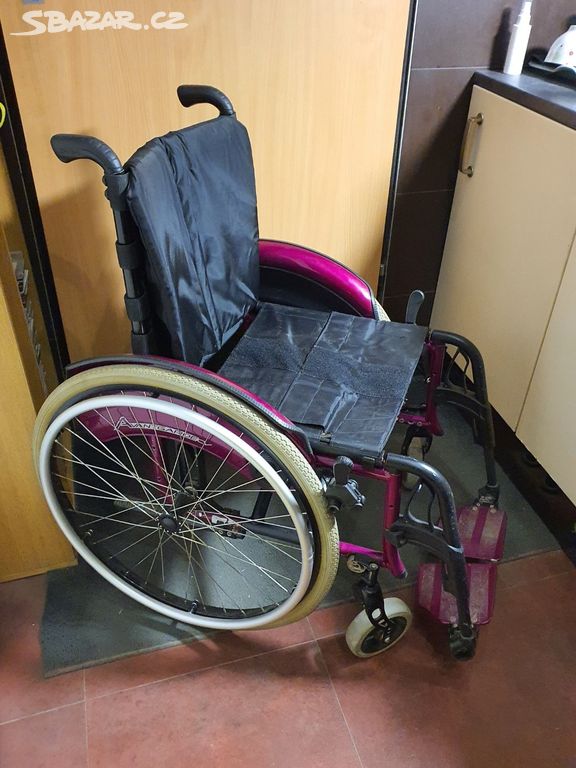 TOP značkový SPORT invalidní vozík PLNÁ KOLA