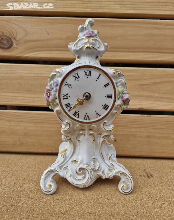 porcelánové hodiny Belinda zn. Royal Dux Bohemia