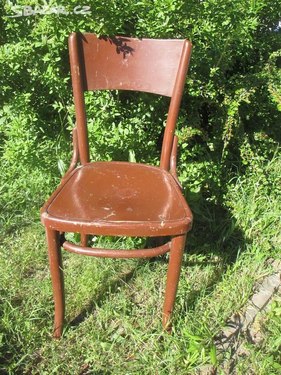 Nabízím starožitnou židli Thonet. Značeno.
