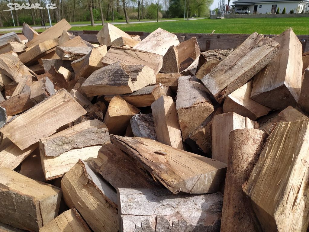 Štípané palivové dřevo měkké i tvrdé