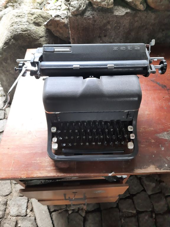 psací stroje - plně funkční