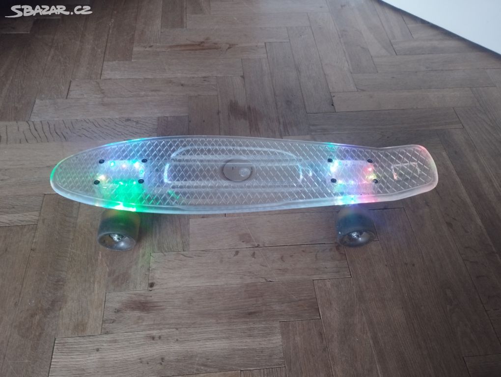 Svítící skateboard + náhradní kola + sak