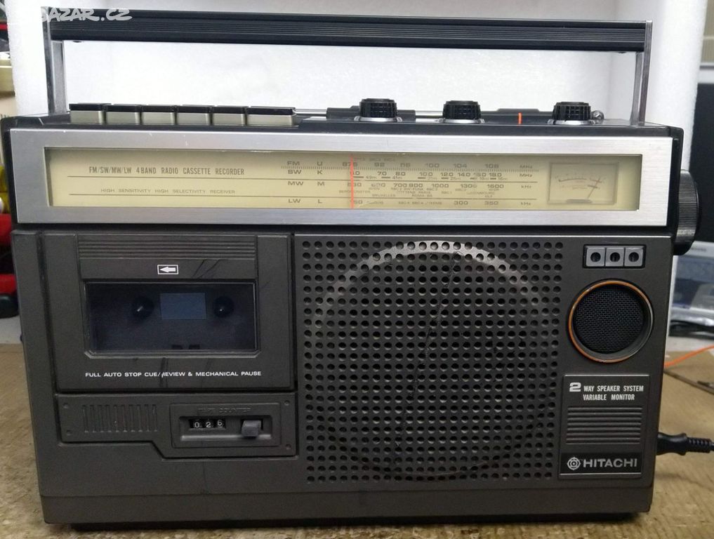 HITACHI přenosné rádio s kazetovým přehrávačem