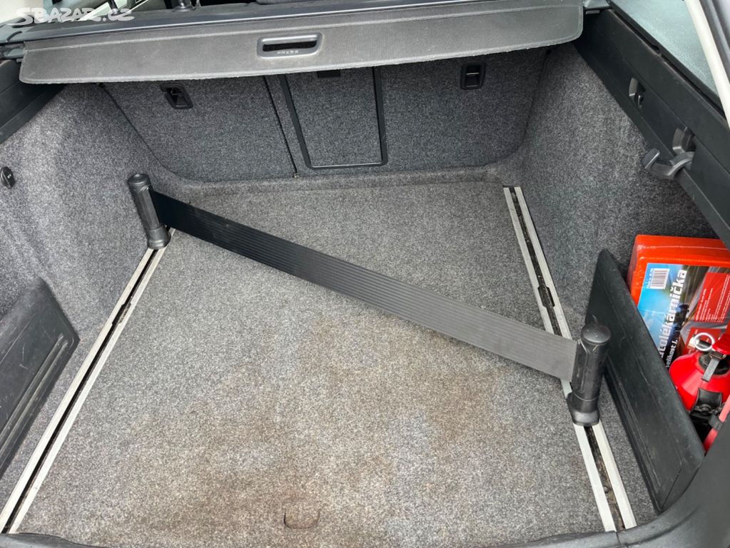 Zádržný systém do kufru Škoda Vw Audi posuvné Oka