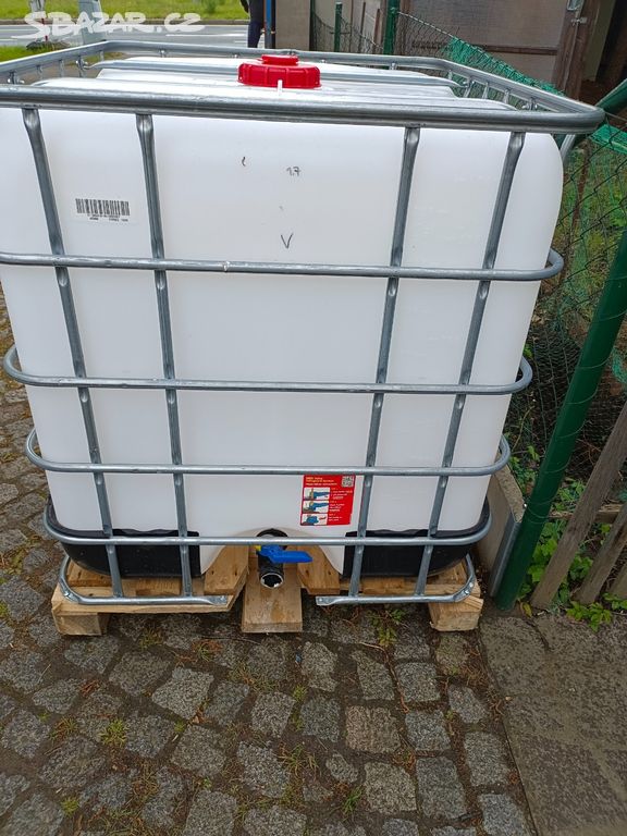 Nádrž 1000Ltr. Pozink klec DŘEVĚNÁ. Paleta 2400Kč