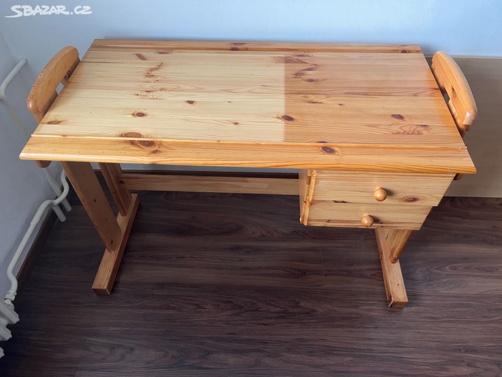 Polohovatelný dřevěný (masiv) stůl