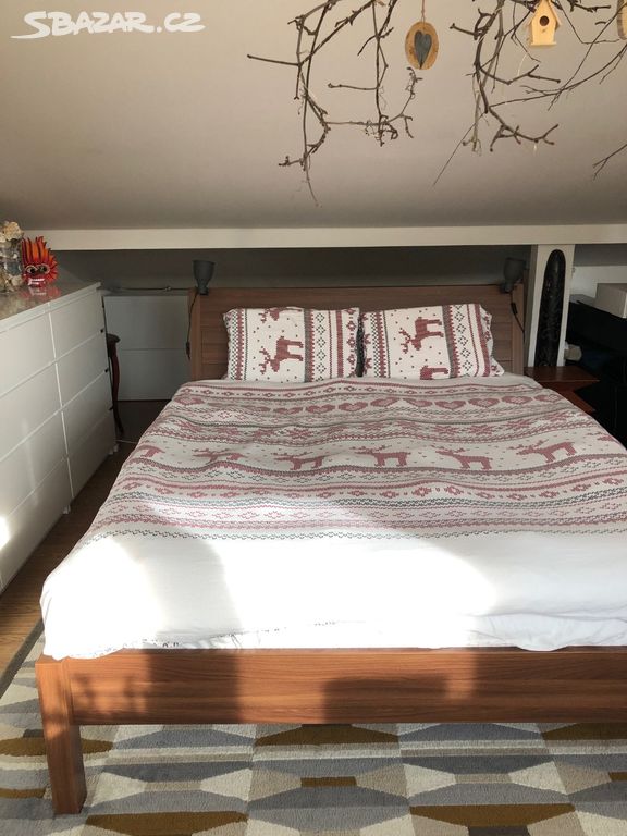Manželská postel, barva ořech 160x200 + rošt