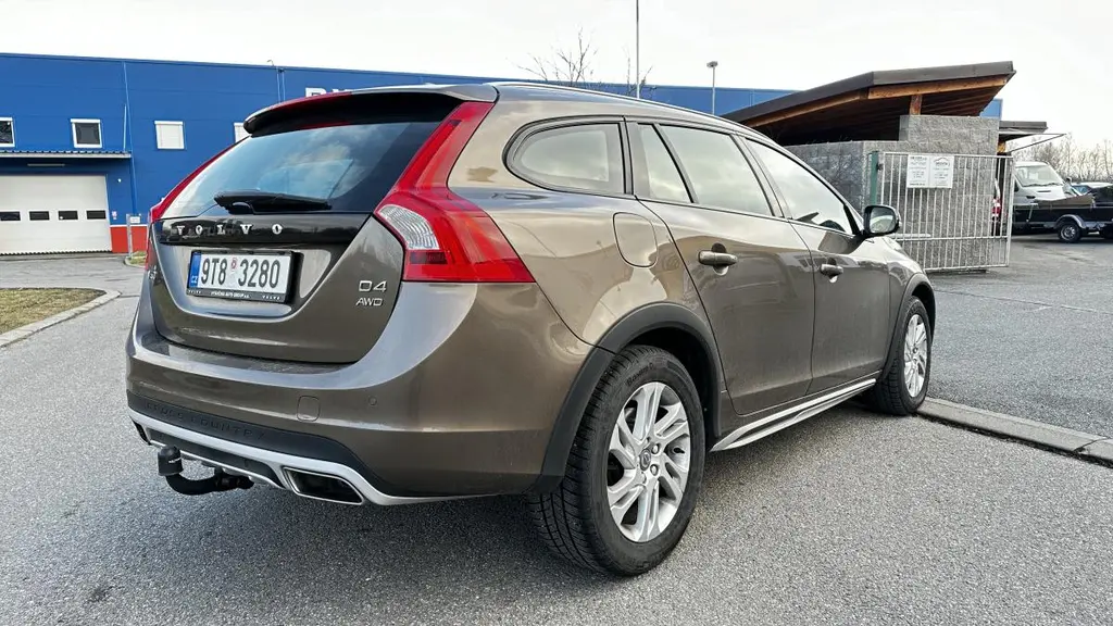 Volvo V60, D4 CROSSCOUNTRY 140KW AUTOMAT - fotka 6