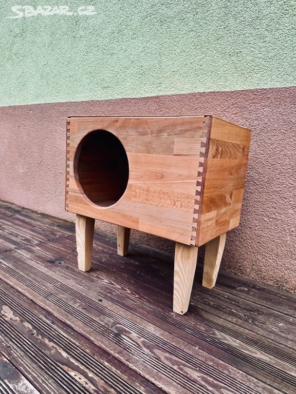 Dřevěná boudička pro kočku