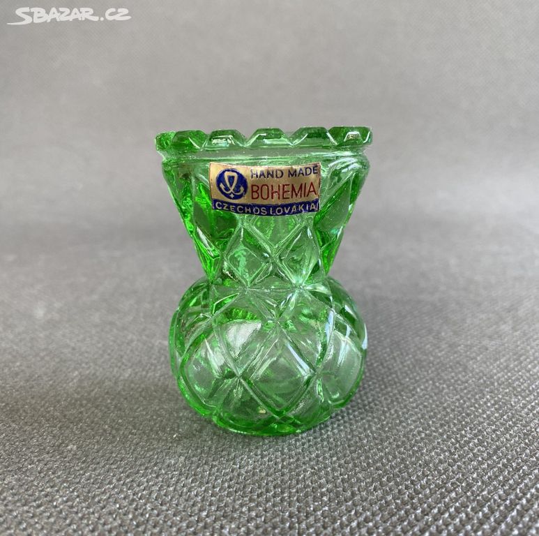 Bohemia Miniaturní vázička, zelené sklo