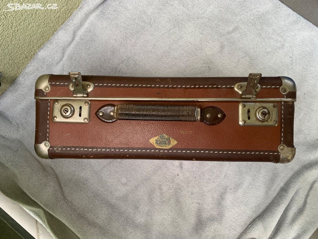 Krásný starý kufr značka Kezato