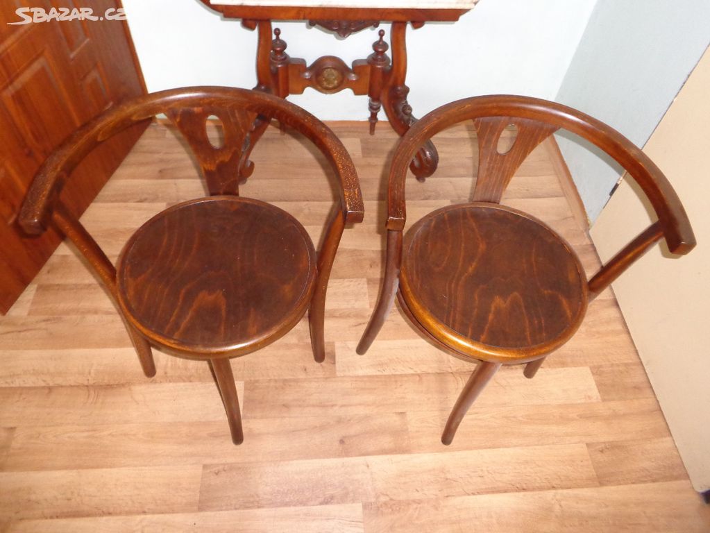 Dvě staré židle Thonet