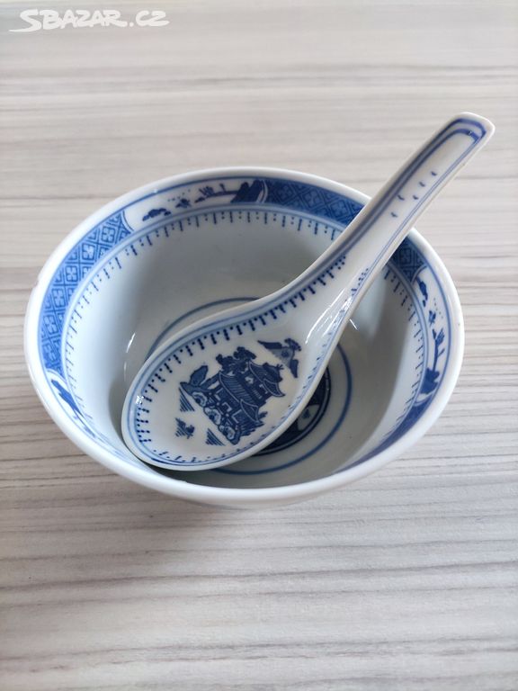 Čínská malovaná keramická miska.