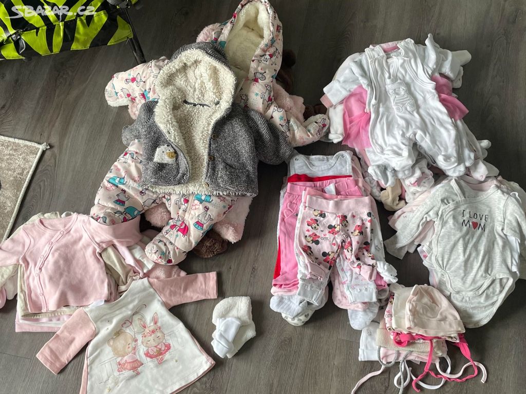 kojenecké oblečení pro holčičku TOP stav přes 50ks