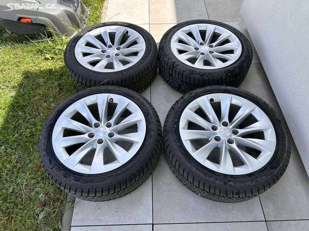 ALU TESLA Turbine wheels R19 + 2 sady pneu Dunlop
