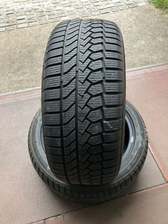 Zimní pneu 215/45 16