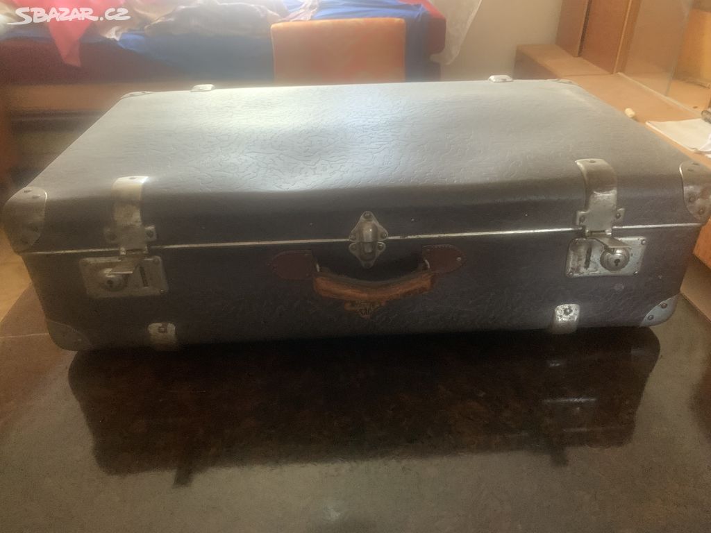 Starý cestovní kufry