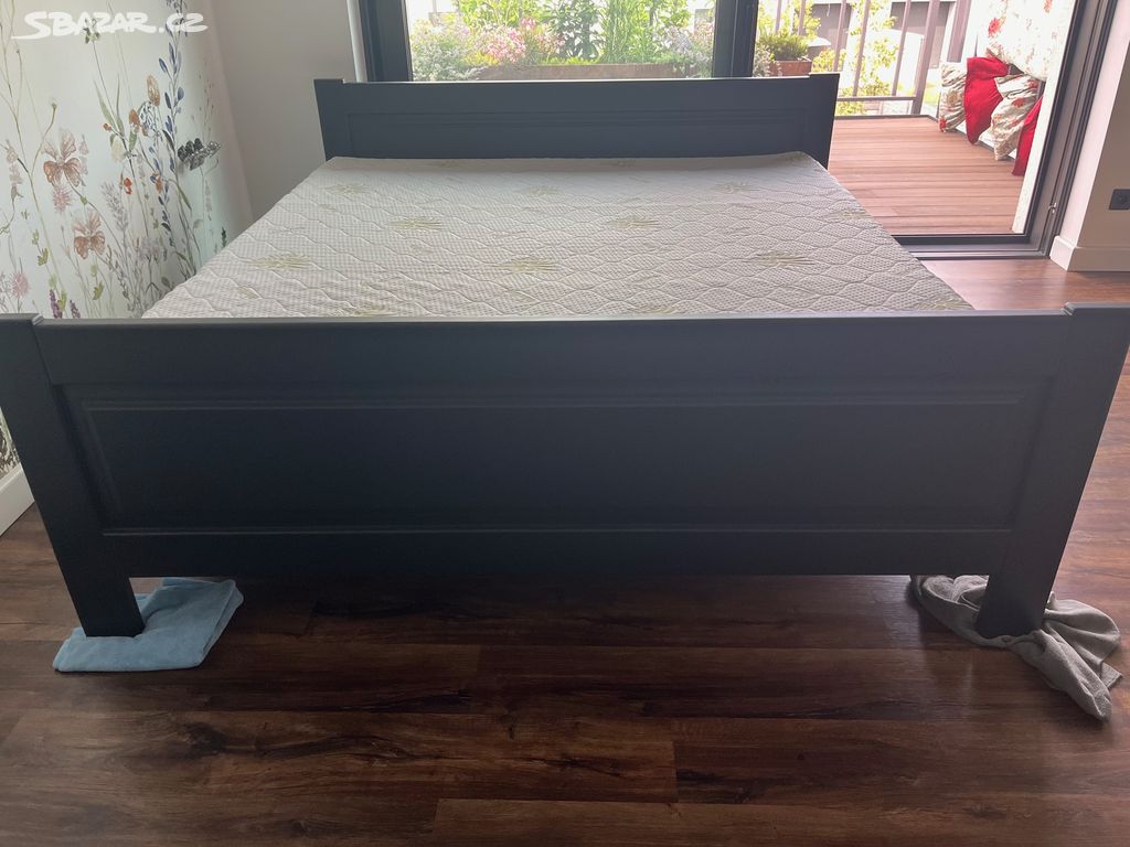 dubová černá postel 180 x 200 cm
