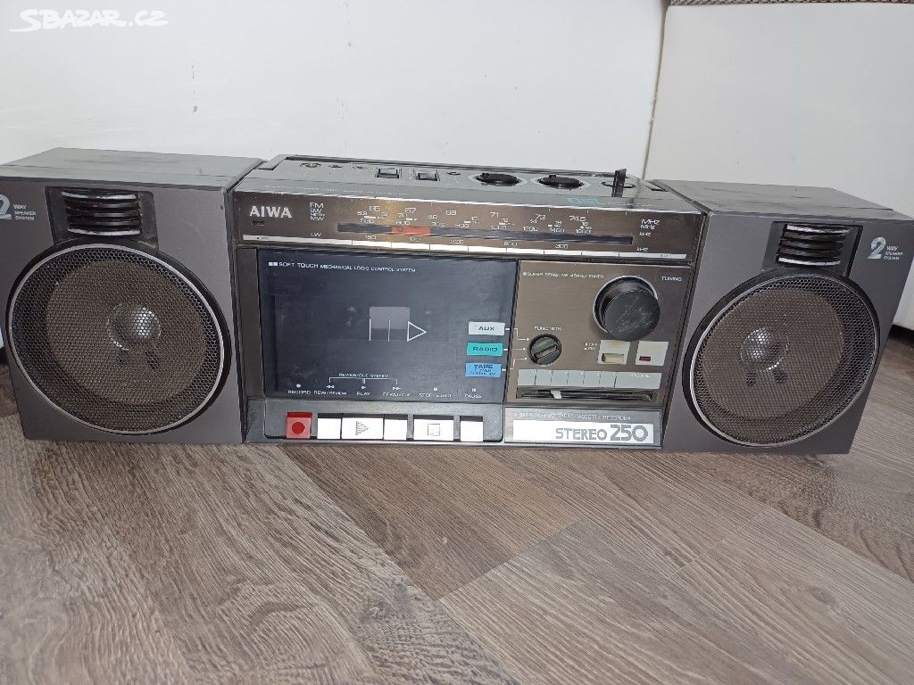 Aiwa CS 250V radiomagnetofon boombox retro