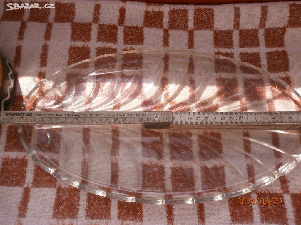 Historicky lity skleneny tac -vetrsi 41cm-delka