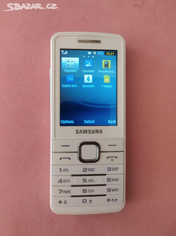 Samsung GT-S5611 v luxusní bílé variantě