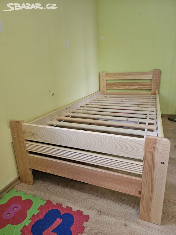 Borovicová masivní postel 90x200 + rošt 14 latí