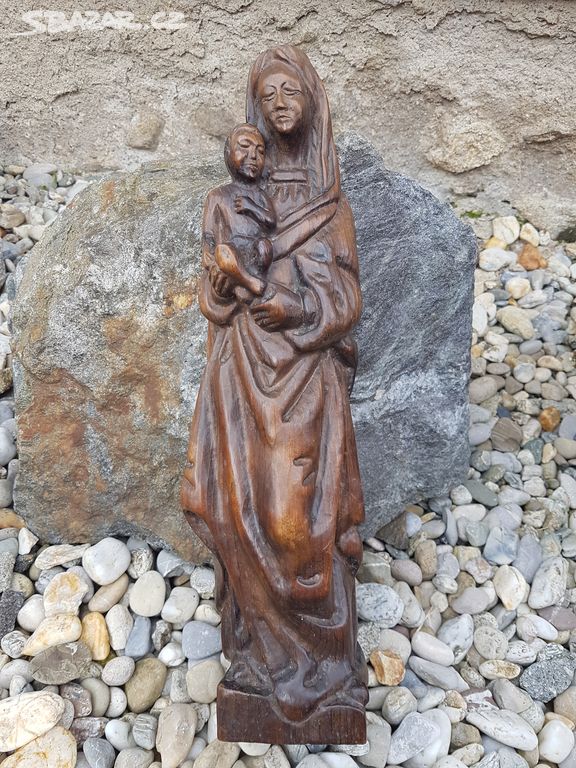 Dřevěná soška Marie